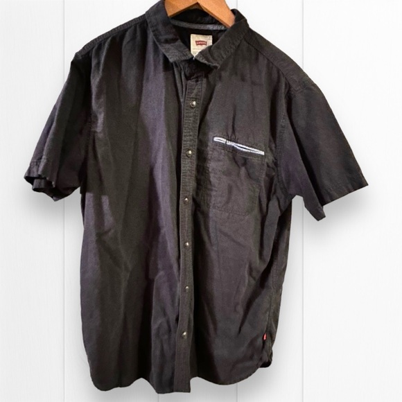 Levi's Other - Men’s Levi’s Button Front Shirt XL Gray Pocket Short Sleeves